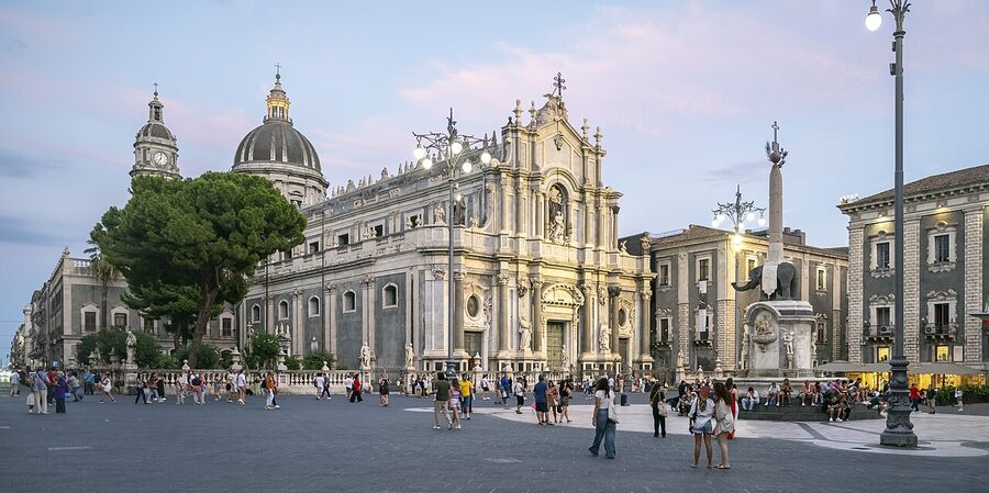 Piazza del Duomo Catania departure point for Etna tours