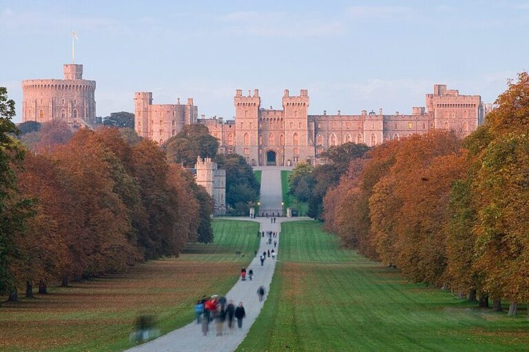 How to Book a Windsor, Oxford and Stonehenge Day Trip from London