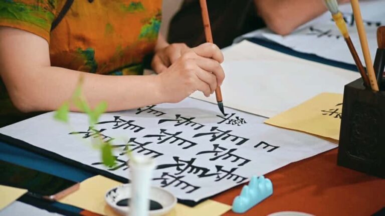 Wuhan: Cloud Calligraphy Workshop with Tea & Art Ceremony - Learning the Art of Chinese Calligraphy