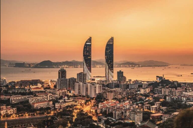 Xiamen: Private Walk Tour with temple, old alleys, Food& Tea - What You Can Expect and Practical Details