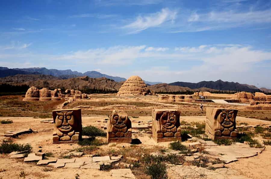 Yinchuan: Western Xia Tombs & Helanshan Rock Paintings Tour - Western Xia Tombs: An Imposing Heritage Site