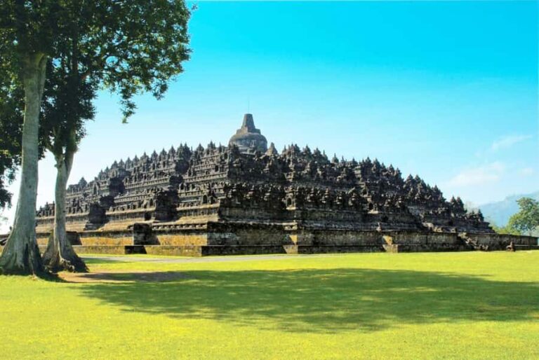 Yogyakarta: Borobudur 5-hour Tour with Climb-up & Transfers - Why This Tour Works Well