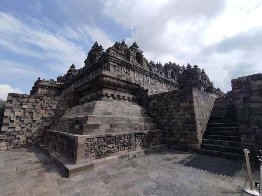Yogyakarta: Borobudur Climb and Prambanan Shared Guided Tour - What Sets This Tour Apart