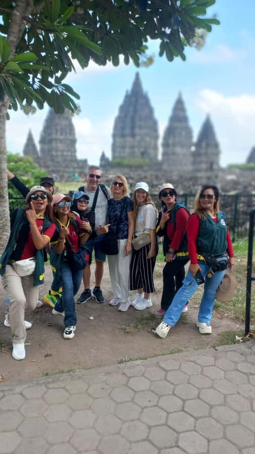 YOGYAKARTA BOROBUDUR Top structure AND PRAMBANAN TEMPLES - Exploring Borobudur: A Giant of Buddhism  