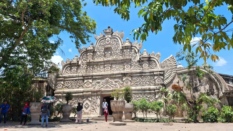 Yogyakarta: Palace & Tamansari with unique transportation - What Makes This Tour Stand Out?