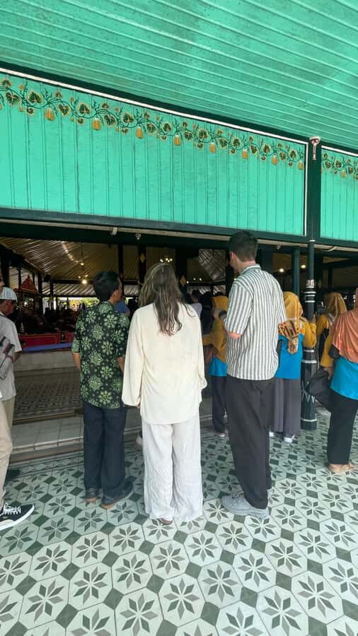 Yogyakarta: Sultan Palace and Water castle Guided Tour - What to Expect and Practical Tips