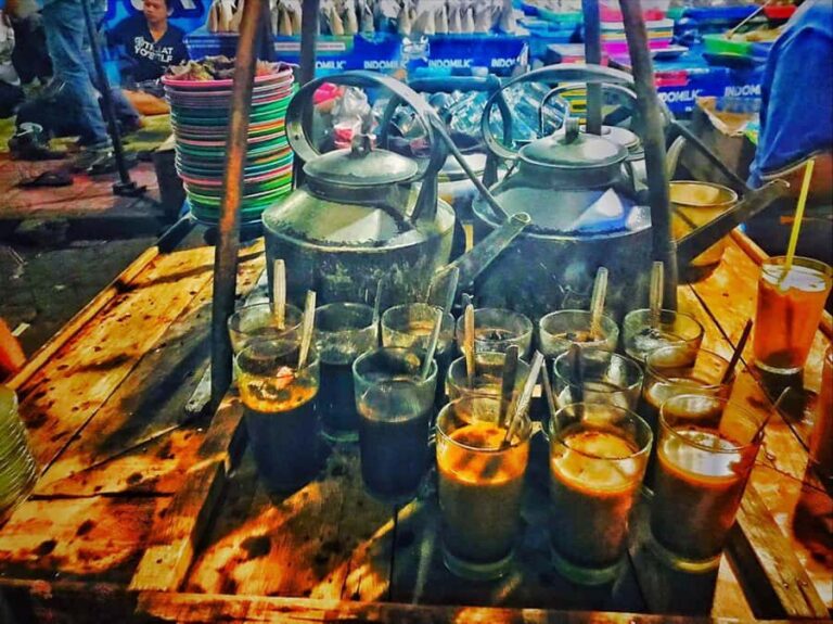 Yogyakarta walking tour: Gourmet Stroll & Nightly Highlights - What Sets This Tour Apart?