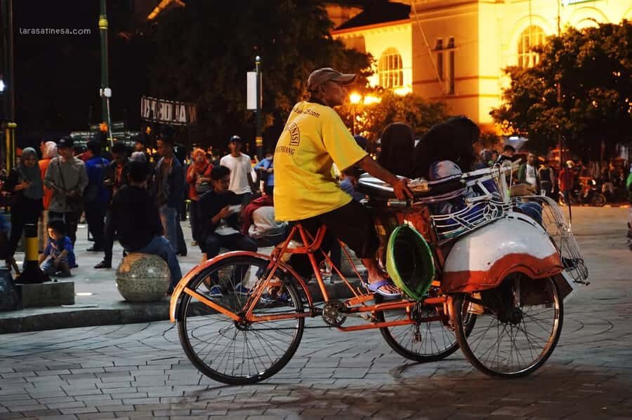 Yogyakarta walking tour: Gourmet Stroll & Nightly Highlights - What to Expect from the Experience