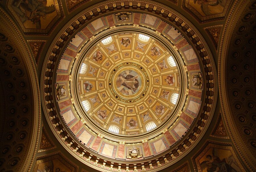 Looking up at the dome from inside St Stephens Basilica