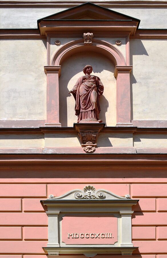 Cesky Krumlov castle complex courtyard detail