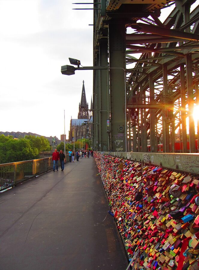 Love locks on Cologne Hohenzollern Bridge