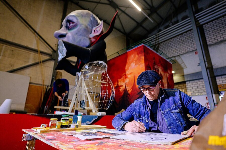 Cologne Rosenmontag carnival float in 2023