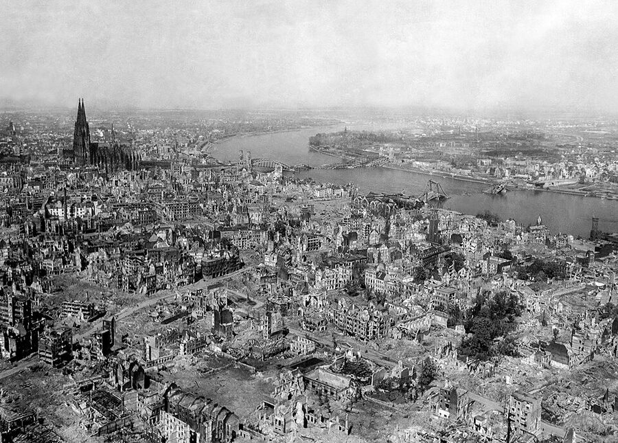 Cologne 1945 rubble streets after the war