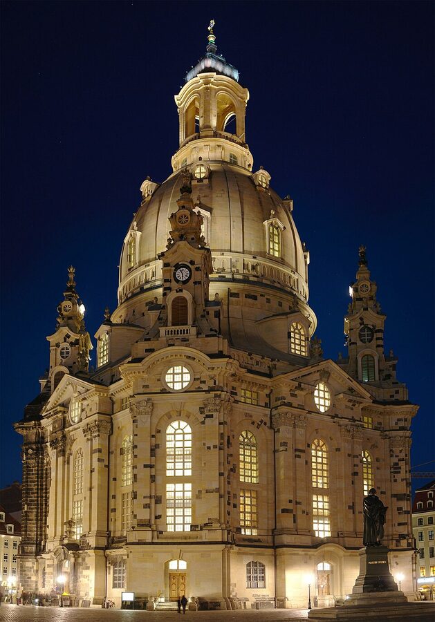 Frauenkirche Dresden illuminated at night