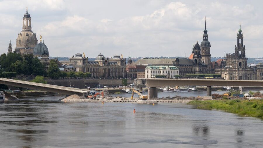 Dresden Elbe River skyline view