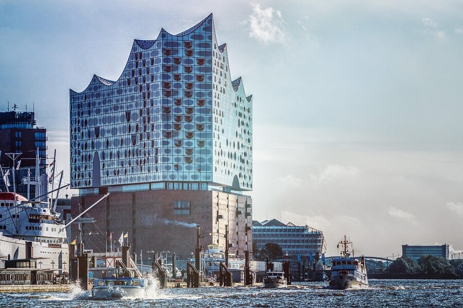 Close-up of the Elbphilharmonie glass facade panels