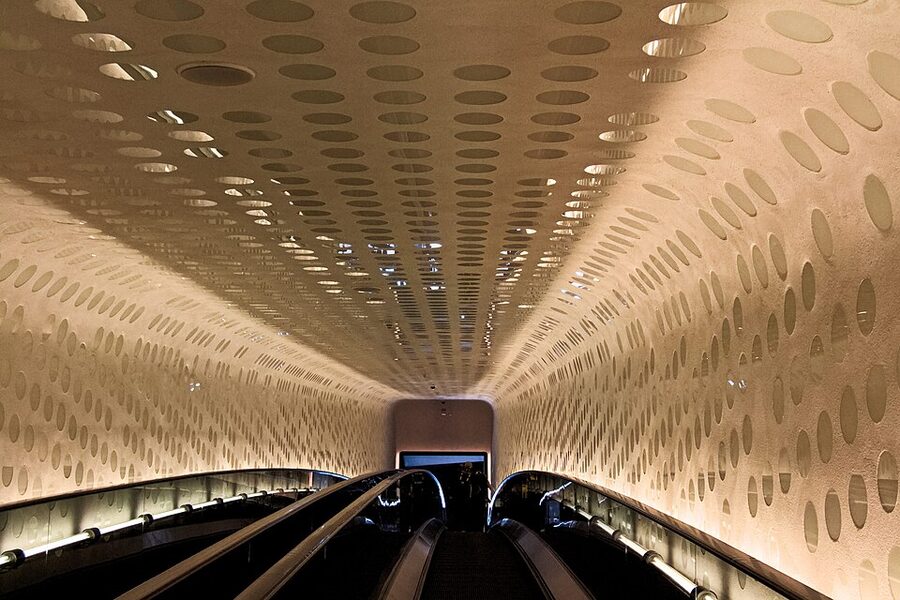 The curved Tube escalator leading into the Elbphilharmonie Plaza