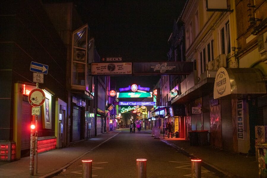 Große Freiheit at night with neon signs in Hamburg