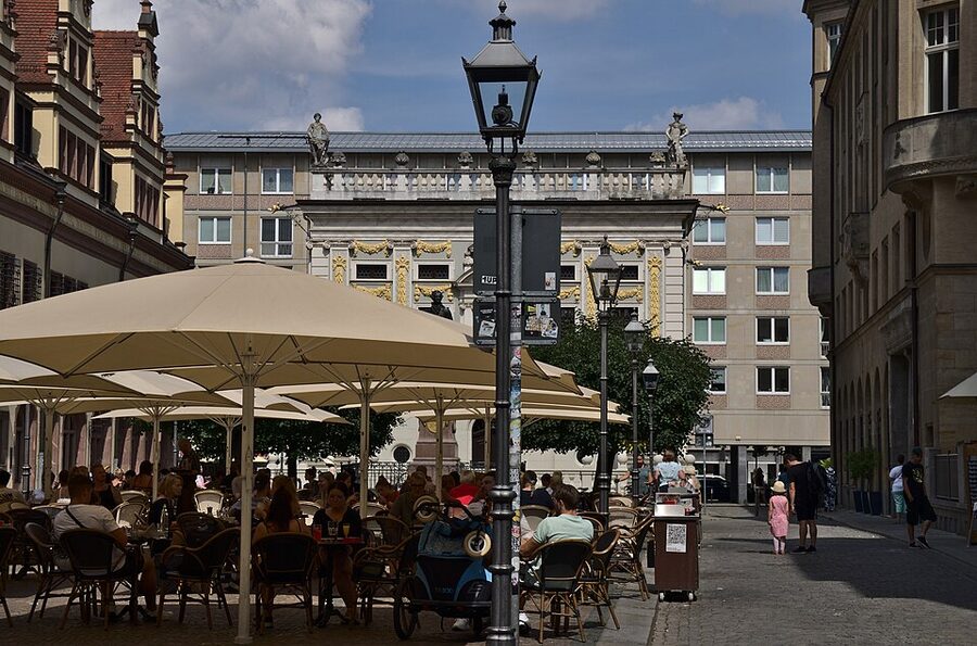 Naschmarkt Leipzig with the Old Stock Exchange building