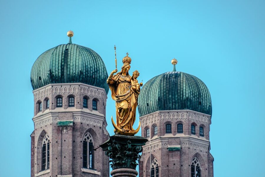 Mariensaule golden Mary column with Frauenkirche towers Munich
