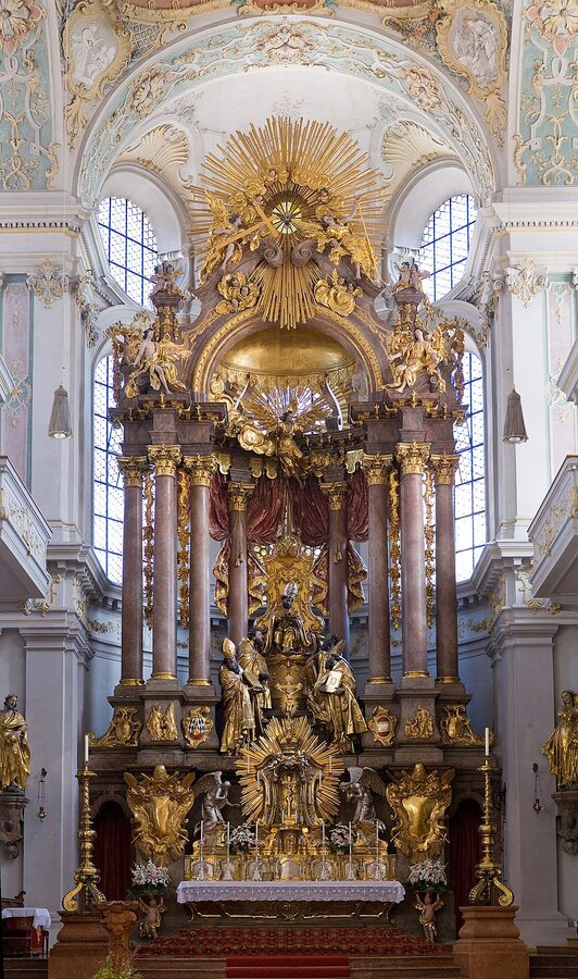 St Peter Munich altar interior Peterskirche