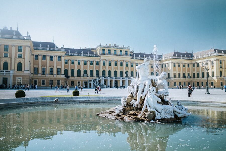 Schonbrunn Palace and fountain in Vienna, Austria