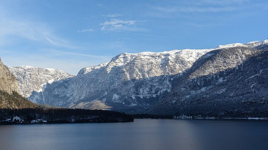 Hallstatter See lake from the shore