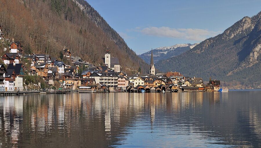 Panoramic view of Hallstatt village on Hallstätter See