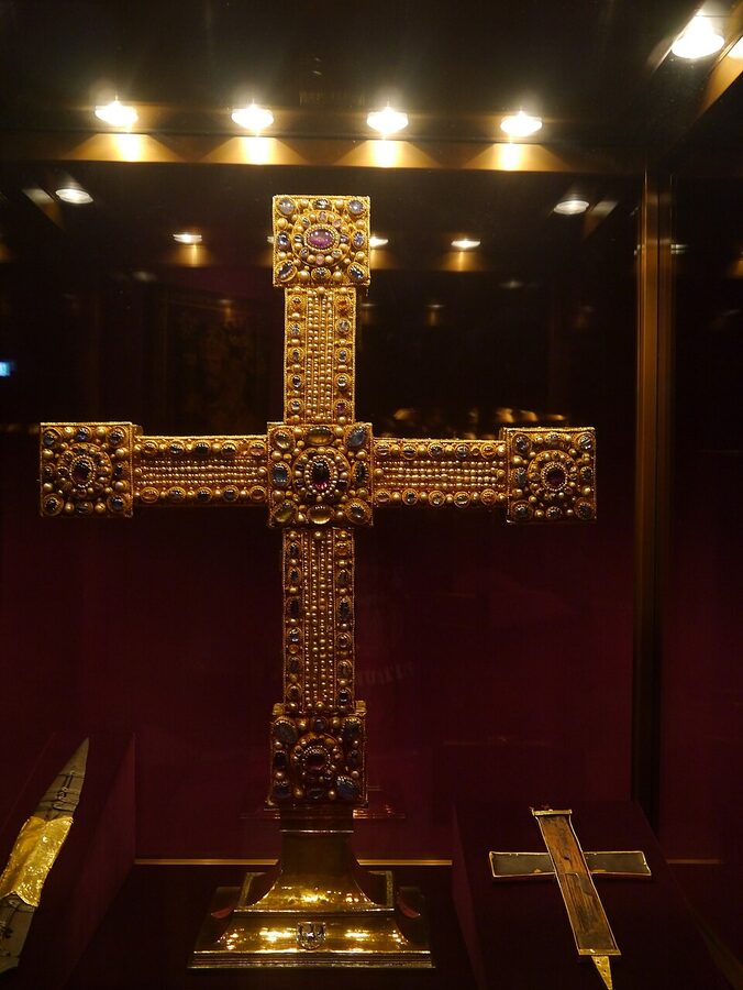 Hofburg Schatzkammer Imperial Cross treasury