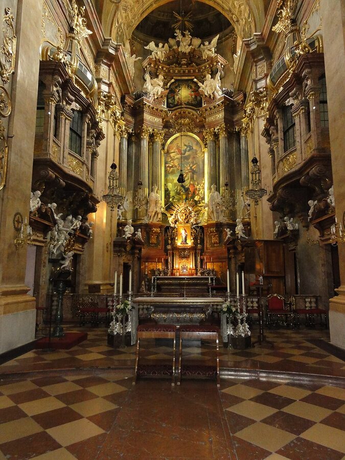 Peterskirche St Peters Church altar Vienna
