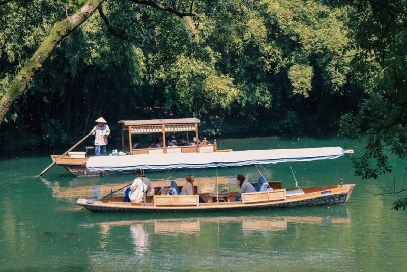 1.5-hour West Lake Secret Realm: Rowboat/Hand-rowed Boat Charter + Tea Tasting + Private Guided Tour Service - Starting beside Su Causeway