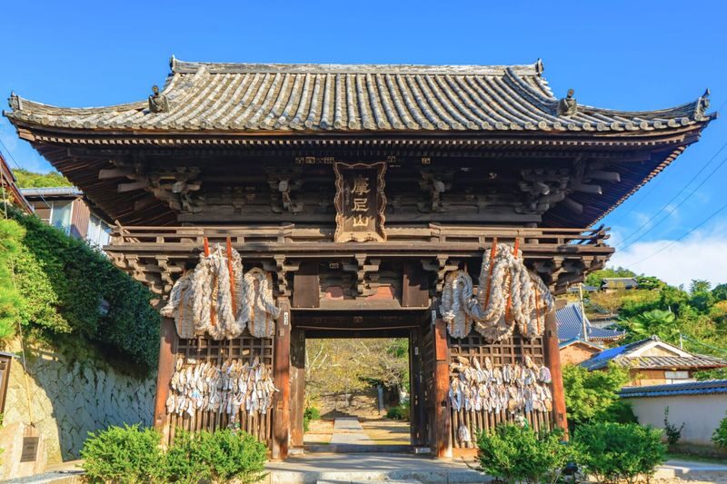 1-Day Tour: Onomichi Temples Exploration & Saijo Sake Tasting - Lunch and free time in Onomichi