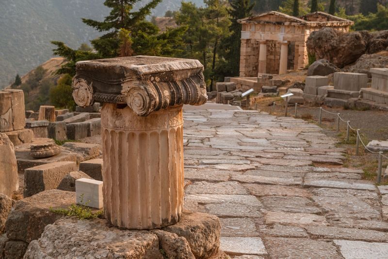 2 Day Delphi and Meteora Tour from Athens - Day one: Athens to Delphi and the road to Kalambaka
