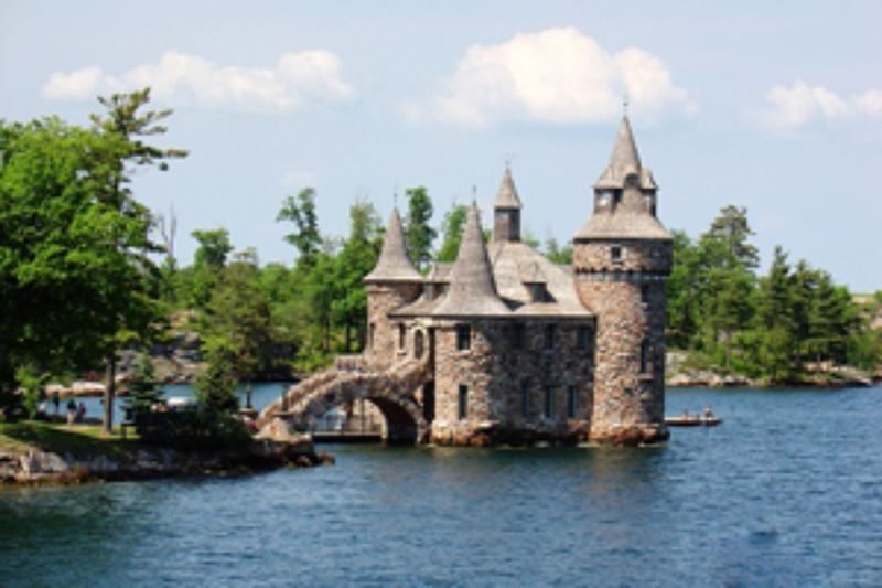 2D1N Toronto and Niagara Falls Bus Tour from Montreal - Day one: castles and river views in the 1000 Islands
