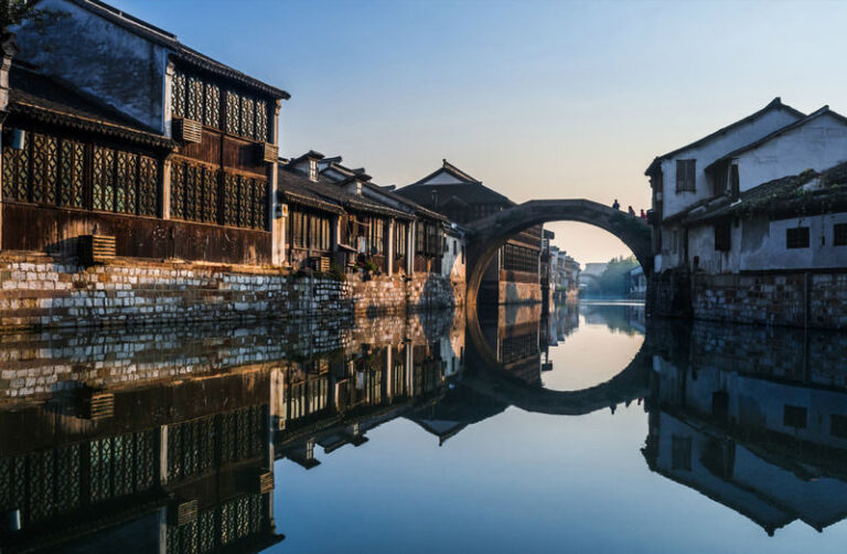 3-Day Jiangnan Tour from Shanghai (West Lake Scenery + Roaming Wuzhen) - Day 2: West Lake, Leifeng Pagoda and an optional Song-era show