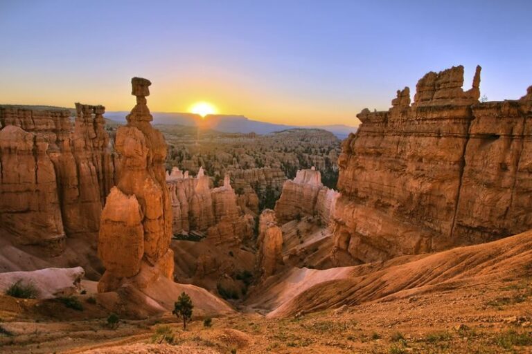 3-Day National Parks Tour from Las Vegas - Day two: Lake Powell, optional Antelope Canyon, and Monument Valley