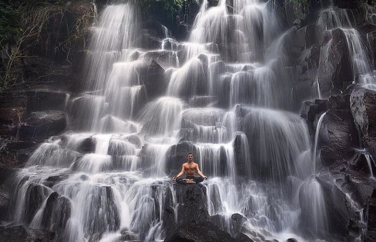 3 Days Bali Highlights Private Tour - Day 2: A 2 a.m. drive and a waterfall stop