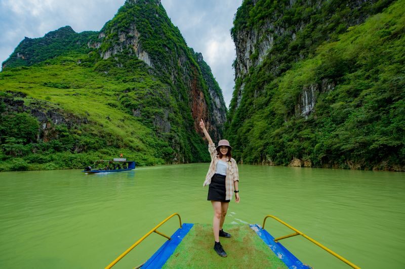 3D2N Ha Giang Tour from Hanoi, Boating on Nho Que River - Day one: Co Tien Mountain and a first night in Ha Giang