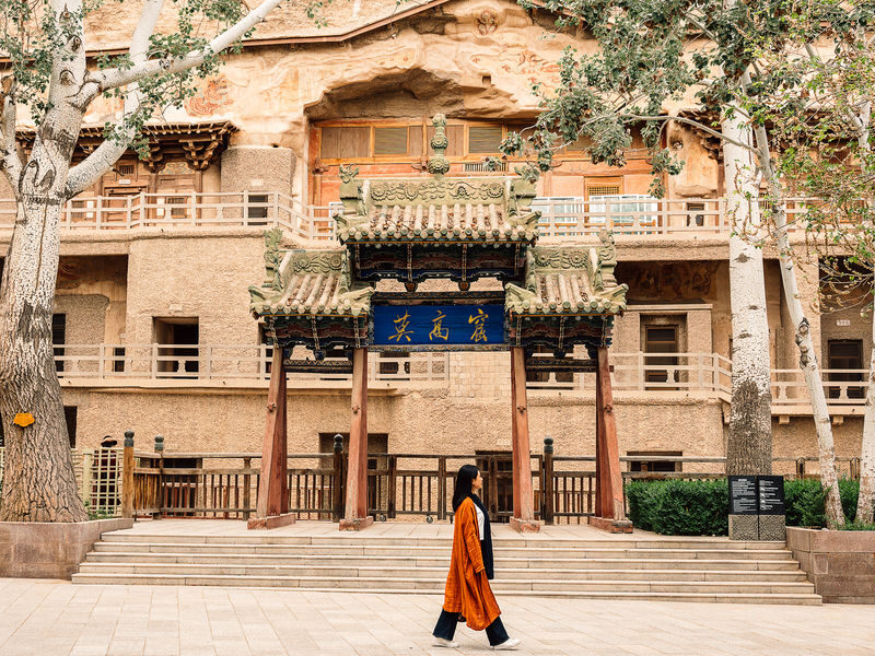 4-Day Luxury Tour of Dunhuang, Gansu (Mingsha Mountain makeup + hardcore off-road exploration of Silk Road ruins) - Day one: settle in, then head for Shazhou Night Market