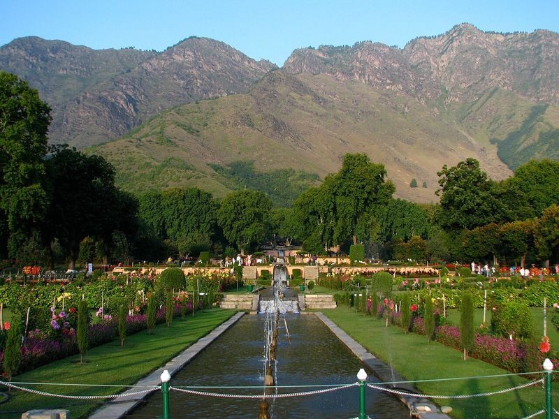 4-Day Private Guided Kashmir Tour: Srinagar, Gulmarg & Pahalgam - Day one: gardens, Lal Chowk, and Dal Lake