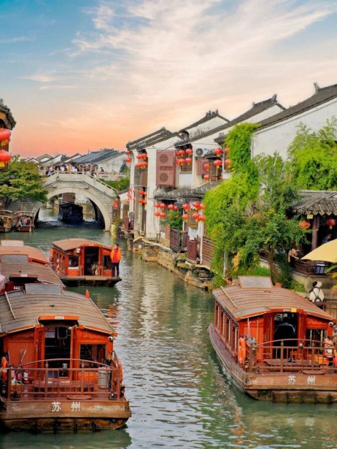 4-day tour from Shanghai to Suzhou + Hangzhou + Wuzhen - Wuzhen after dark