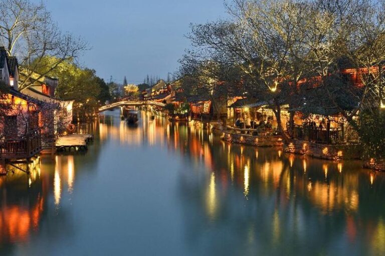 4-Day Tour of Hangzhou, Wuzhen, and Suzhou Gardens - Hangzhou: The Starting Point and a Major Stop