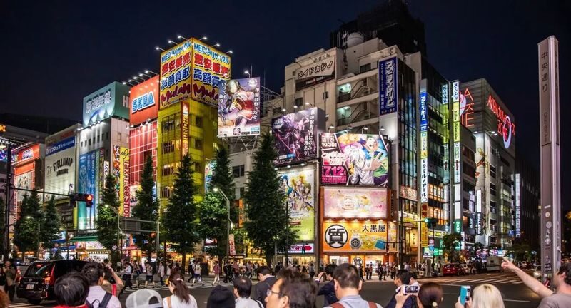 4 Hours Night Walking Tour in Tokyo - Golden Gai and the small-bar experience
