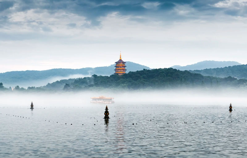 5-Day East China Highlights: SH, Suzhou, Jiaxing & HZ (Inc. Disney) - Day 2: Disneyland without a guide