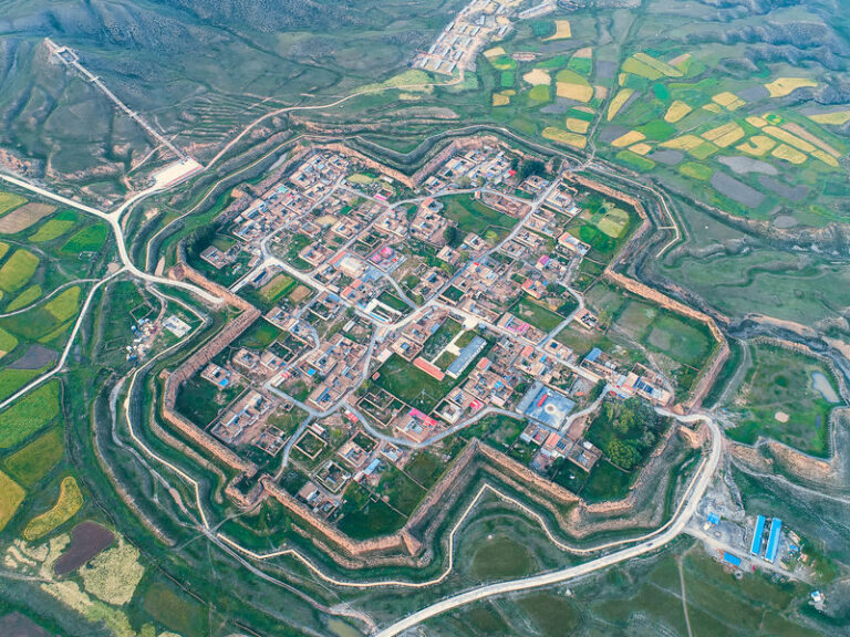 5-Day Gansu Gannan Grassland Vacation Tour (Amigonghong Camp + Ganjia Secret Realm Camp + Zhagana Light Trekking + Grassland Horse Riding Experience + Sang Offering Prayer) - Day 1: Labrang Monastery and Ganjia Secret Realm