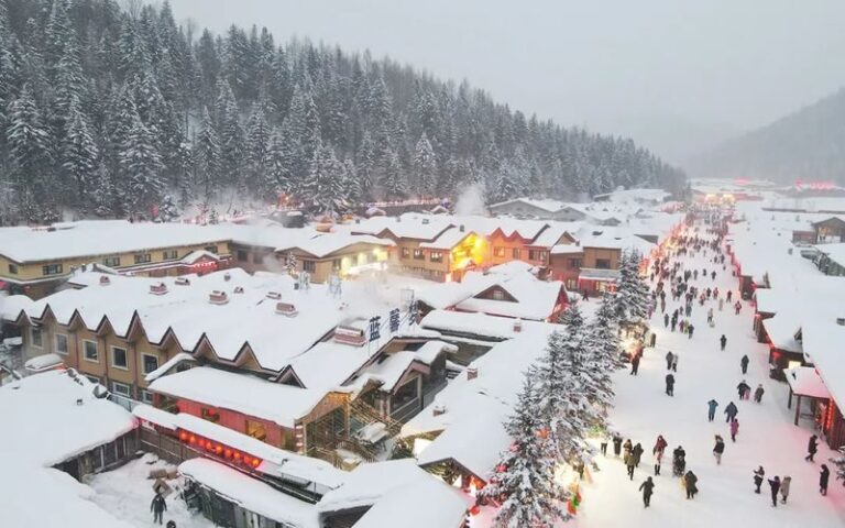 5-Day Tour to Northeast Harbin, Snow Town, and Changbai Mountain - Snow Town’s sleds, snow play and ski session