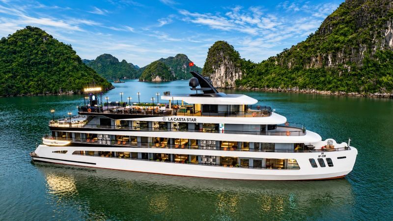 5-Star Luxury 2D1N Cruise: Ha Long Bay & Lan Ha Bay - Day two: Tai Chi and Bright and Dark Cave