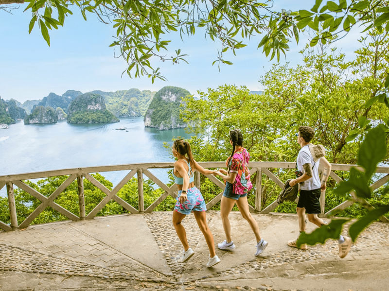 5-Star Premium 2D1N Cruise: Ha Long Bay with Sung Sot & Ti Top - Day two: Tai Chi and Sung Sot Cave