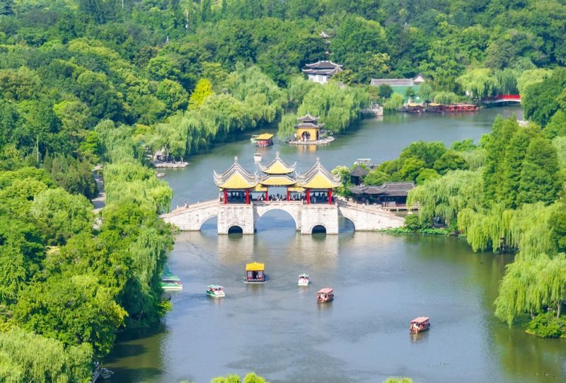 6-Day Panoramic Tour of Jiangnan Water Towns Yangzhou and Wuzhen - Day 2: Yangzhou’s Slender West Lake and Suzhou’s Shantang Street