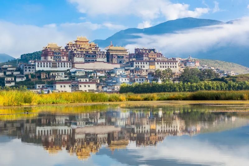 7-Day Yunnan Essential Scenic Spots Grand Loop Tour - Baishuitai, Tiger Leaping Gorge and Shaxi